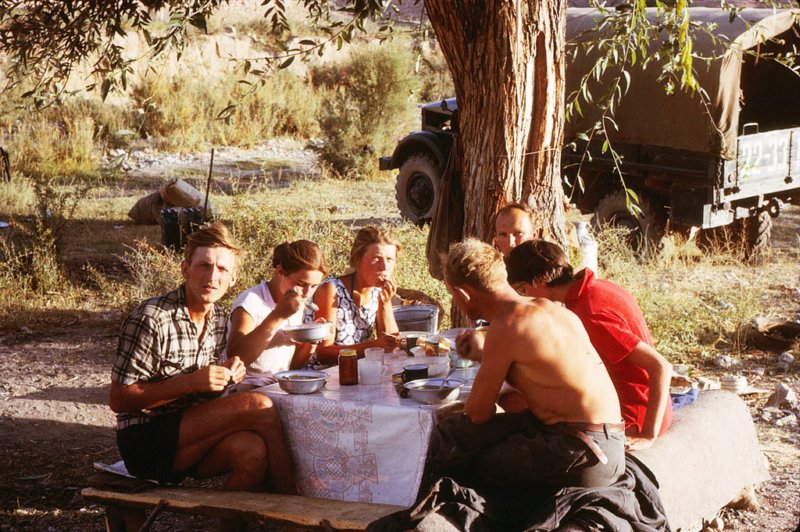 madygensuppertable.jpg